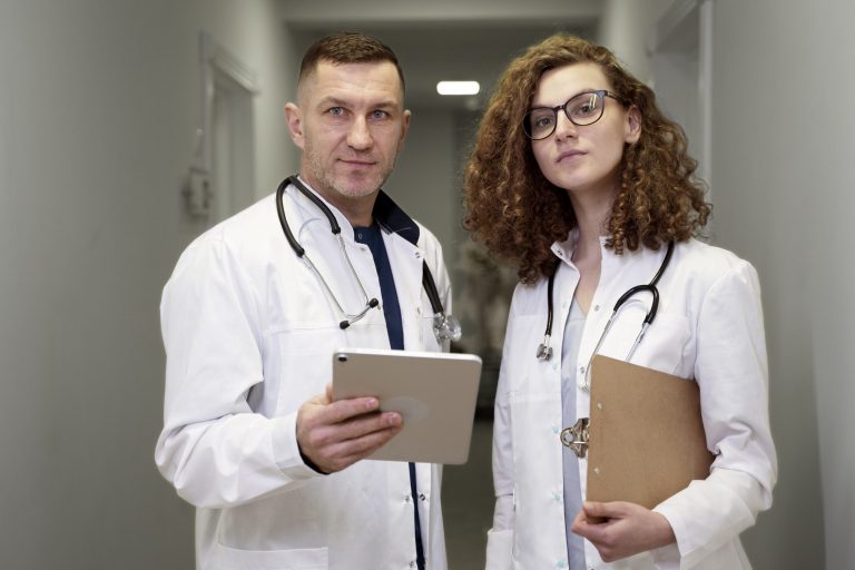 male-female-doctors-fp Male and female doctors illustrate blog "Productivity tips for doctors"